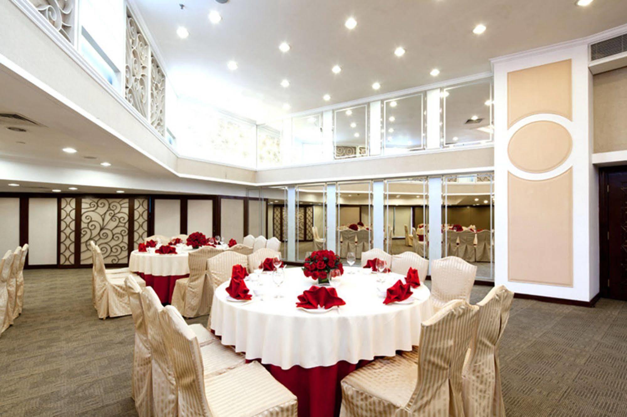 Rosedale Hotel & Suites Guangzhou - Free Shuttle Bus To Canton Fair Екстер'єр фото